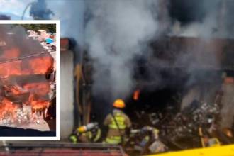 El incendio consumió las tres plantas del edificio. FOTO: CORTESÍA DAGRD Y DENUNCIAS ANTIOQUIA