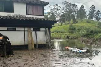 Inundaciones en El Capiro: desbordamiento de quebrada afectó a varias familias. / FOTO: ALCALDÍA DE RIONEGRO
