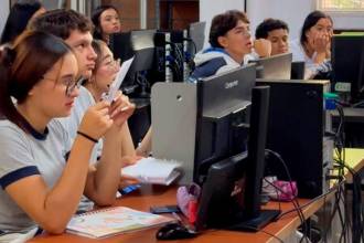 El programa Jóvenes a lo Bien se realiza a través de una alianza entre el Sena, la Policía Nacional, instituciones educativas y la Secretaría de Participación Ciudadana. /FOTO: CORTESÍA ALCALDÍA DE MEDELLÍN