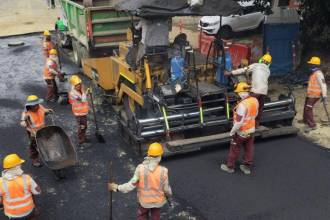 Para arreglar el daño fue necesario hacer una excavación de tres metros de profundidad. FOTO: ALCALDÍA DE MEDELLÍN