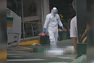 Levantamiento del cuerpo del adulto mayor en Bello. FOTO: CORTESÍA DENUNCIAS ANTIOQUIA
