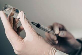 La señora no tomó la sugerencia médica, se recuperó y ha viajado de paseo por países como México y Guatemala. FOTO: CANVA