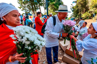 En Santa Elena se preparan para el Desfile de Silleteros. /FOTO: MANUEL SALDARRIAGA