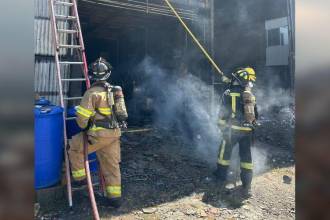 Un fuerte incendio prendió las alarmas en Bello en la mañana de este sábado./ FOTO: ALCALDÍA DE BELLO