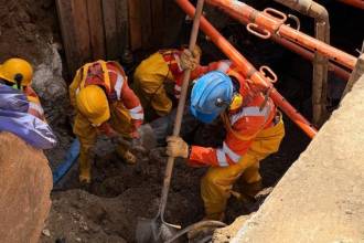 Durante el proceso tienen en cuenta la identificación y localización de redes de energía, gas y alcantarillado. FOTO: ALCALDÍA DE MEDELLÍN