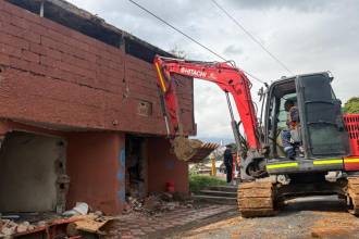 Casa en el Centro de Medellín usada como plaza de vicio fue demolida. FOTO: ALCALDÍA DE MEDELLÍN 