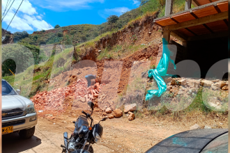 Algunas edificaciones quedaron marcadas y fijadas para ser demolidas en los próximos días. /FOTO: CRISTIAN VÁSQUEZ