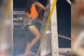 EN VIDEO: Adolescente sufrió fracturas tras caerle un poste mientras ‘perreaba’