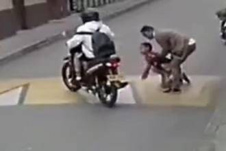 Cámara de seguridad captó el momento del atropello al menor de 7 años. /FOTO: CAPTURA DE VIDEO REDES SOCIALES