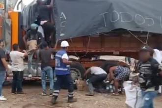 Momento en que se bajaban las ayudas del tráiler. FOTO: TOMADA DE X @CNOTIWEB