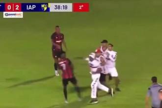 Momento en que se produjo la agresión hacia los deportistas. FOTO: CAPTURA DE VIDEO TOMADA DE X @LIBERTA_DEPRE