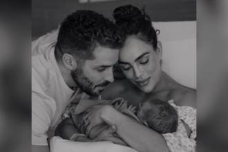 Días después de hablar de las complicaciones de su embarazo, la actriz paisa dio a luz en México junto a su esposo y su mamá. FOTO: INSTAGRAM @SARACORRALES