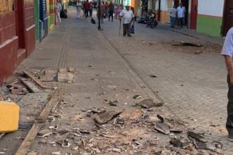 Así quedó una de las calles en Jardín, Suroeste antioqueño, tras el sismo de magnitud 7,4. FOTO: TOMADA DE @SOYDEITUANGO