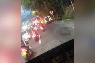 Tras el accidente, la vía tuvo que ser cerrada cerca de una hora. FOTO: CORTESÍA DENUNCIAS ANTIOQUIA