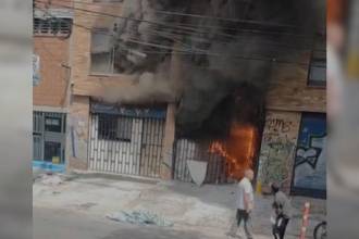 Seis tripulaciones de bomberos llegaron hasta el lugar. FOTO: CAPTURA DE VIDEO