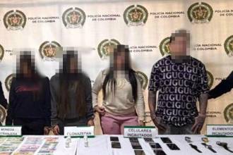 Capturados por su presunta participación en la red de ‘Las Tinderianas’ en Medellín. FOTO: POLICÍA METROPOLITANA