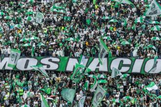 Los jugadores verdes tuvieron este domingo, 7 de junio, su último entrenamiento previo a la final con la compañía y apoyo de su hinchada en el Atanasio. FOTO: CAMILO SUÁREZ