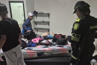 En esta habitación de hotel fue donde los policía de Infancia y Adolescencia encontraron a los menores de edad. FOTO: POLICÍA METROPOLITANA