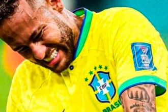 Neymar se lesionó jugando para la Selección de Brasil. /FOTO: AFP 