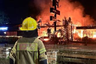 Atención del Cuerpo de Bomberos Rionegro en la emergencia. FOTO: CORTESÍA ALCALDÍA DE RIONEGRO
