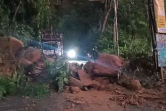 Uno de los cierres se presenta en la vía hacia San Luis. /FOTOS: CORTESÍA DENUNCIAS ANTIOQUIA. 