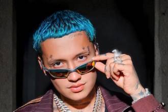 Blessd reguetonero antioqueño. FOTO: INSTAGRAM @blessd - IA CANVA