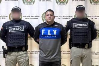 Andrey Gustavo Segura Quesada, alias Gemelo o Tavo, tras ser capturado por Interpol en El Poblado. FOTO: CORTESÍA