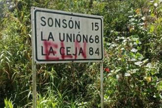 Este fue uno de los grafitis que la comunidad encontró esta semana en la vía La Unión - Nariño. FOTO: CORTESÍA