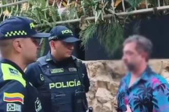Momento en que uniformados del Grupo de Protección a la Infancia y Adolescencia de la Policía Metropolitana capturaron al estadounidense. /FOTO: POLICÍA METROPOLITANA