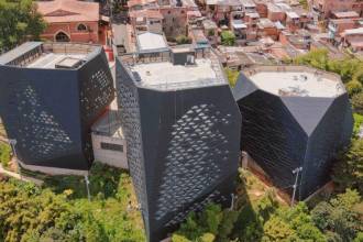 La tercera caja que contiene el auditorio todavía no está lista: “en un mes”, dijo el alcalde Federico Gutiérrez. FOTO: ALCALDÍA DE MEDELLÍN