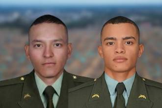 Sebastián Canole Beltrán (izq.) y Jeiner Gutiérrez Cepeda (der.), policías que estuvieron desaparecidos en Caucasia. FOTOS: CORTESÍA