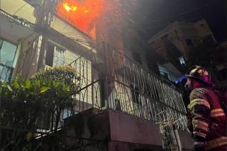 El incendio ocurrido en Bello afectó dos viviendas. FOTO: CORTESÍA CUERPO DE BOMBEROS VOLUNTARIOS DE BELLO