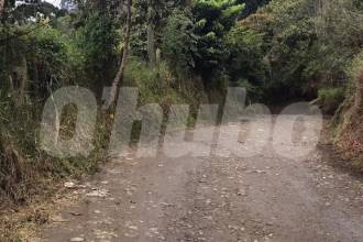 Vía que hace parte de la vereda Cabuyal, zona rural de Copacabana. Allí habrían encontrado a la víctima. FOTO: LAURA ROSA JIMÉNEZ VALENCIA