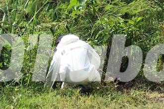 Peritos judiciales del CTI de la Fiscalía se encargaron de la inspección técnica a los cadáveres. /FOTO: LAURA ROSA JIMÉNEZ VALENCIA