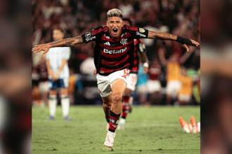 Jorge Carrascal se convirtió en el sexto futbolista colombiano en quedar campeón de Copa Libertadores con un equipo brasilero. FOTO: X @PSierraR