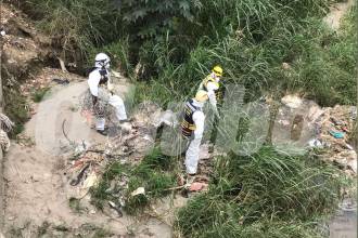 Bomberos de Girardota recuperaron el cuerpo. /FOTO: LAURA ROSA JIMÉNES VALENCIA