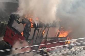 Momento de la emergencia en el barrio La Esperanza, en Castilla. FOTO: CORTESÍA DENUNCIAS ANTIOQUIA