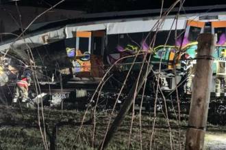 Tren se impacta con muro de contención en Barcelona. FOTO: D.R.A