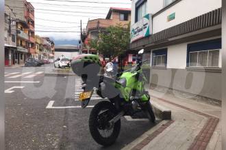 Hasta este parqueadero de ambulancias del Hospital San Rafael, en Itagüí, llegó el vehículo particular con el cuerpo de Rodríguez Ascanio. FOTO: LAURA ROSA JIMÉNEZ VALENCIA