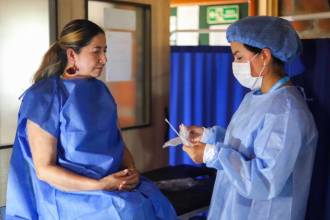En lo que va de este 2025, se han adelantado 28.537 acciones para la detección temprana de cáncer de seno en las mujeres de Medellín. / FOTO: CORTESÍA ALCALDÍA DE MEDELLÍN