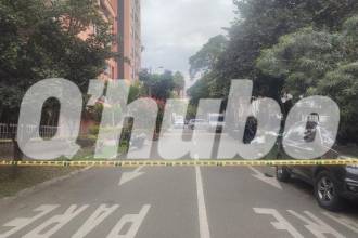 En el lugar de los hechos quedó parqueada la moto en que se movilizaban los presuntos ladrones. /FOTO: ANDRÉS GARCÍA