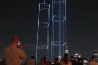 Momento de recreación de las Torres Gemelas siendo captado por los ciudadanos. FOTO: CAPTURA DE VIDEO TOMADA DE X @ALERTANEWS24
