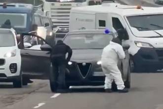 Dos de los encapuchados fueron capturados, y los otros involucrados están siendo buscados. FOTO: TOMADA DE VIDEO