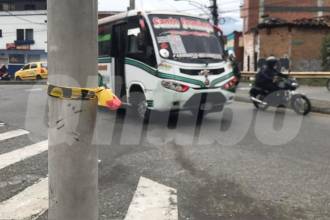 En este sector de Manrique arrojaron de un bus a Juan Pablo Muñoz. FOTO: LAURA ROSA JIMÉNEZ VALENCIA