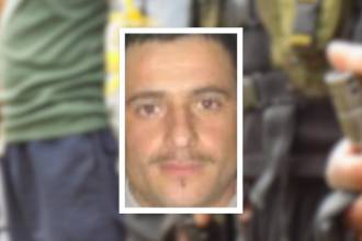 Él es Ferney de Jesús Roldán Rivera, alias Pimpón. FOTOS: COLPRENSA (FONDO) Y TOMADA DE CARACOL RADIO MEDELLIN (DETALLE)