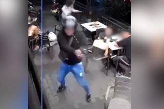 Asalto en establecimiento del exfutbolista Elkin Blanco en Medellín. Él resultó herido y su amigo falleció. FOTO: CAPTURA DE VIDEO REDES SOCIALES