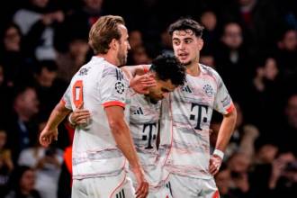 Luis Díaz lamentando lo sucedido con sus compañeros del Bayern Múnich. /FOTO: X @FCBayernEN
