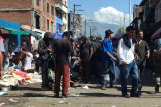 El ataque a bala ocurrió en una zona tomada por los habitantes de calle y consumidores de drogas en el centro de Medellín. FOTO: LAURA ROSA JIMÉNEZ