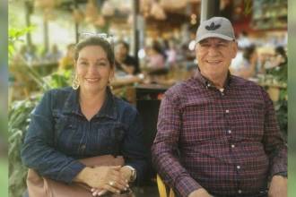 Marta Dolly Tamayo y Rodrigo Giraldo se encontraban esperando el transporte público cuando un vehículo los sorprendió. FOTO: FACEBOOK MARTA DOLLY TAMAYO