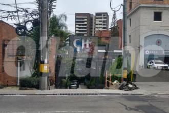 En este edificio de El Poblado encontraron sin vida al extranjero. FOTO: GUILLERMO LEÓN OSPINA MUÑOZ